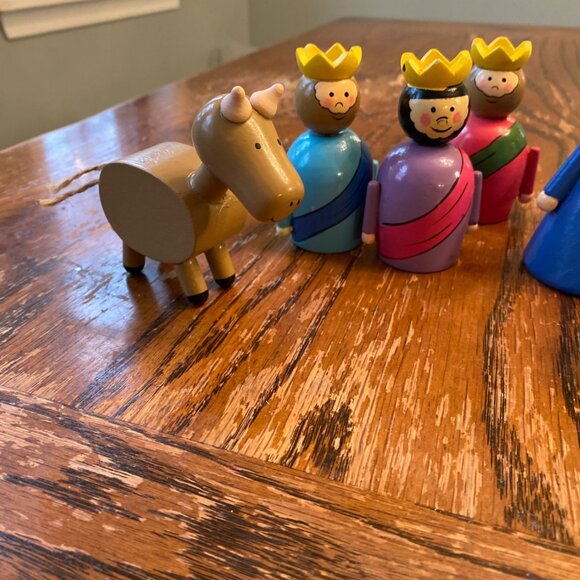 11 Piece Colorful Wooden Nativity Set With Hand-Painted Figures & Stable Accesso - Picture 2 of 8